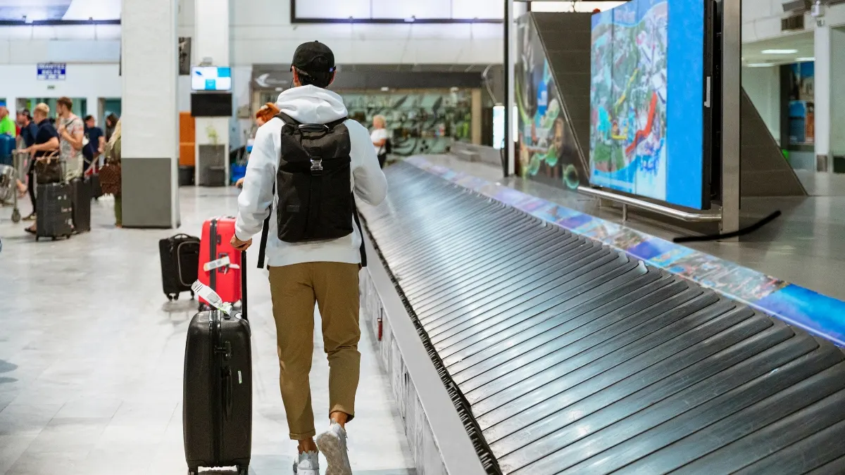 student-in-airport